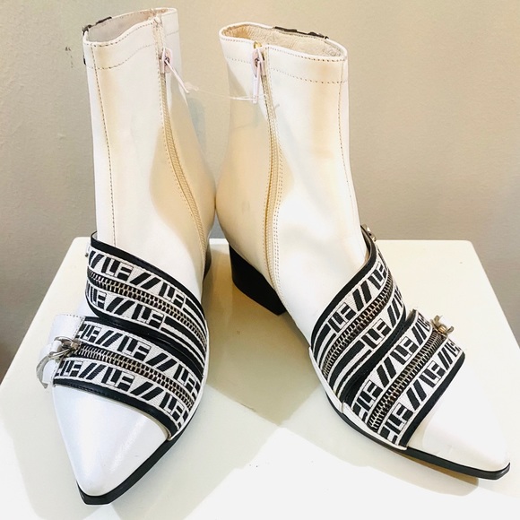 Jeffrey Campbell Shoes - LF Jeffrey Campbell Olaf boots💖NWT